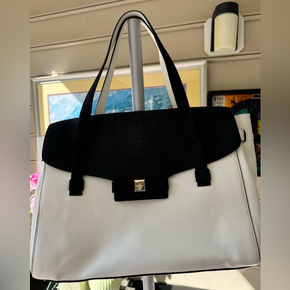 ‼️SOLD‼️Kate Spade Essential Large Work Tote - Picture 4 of 13